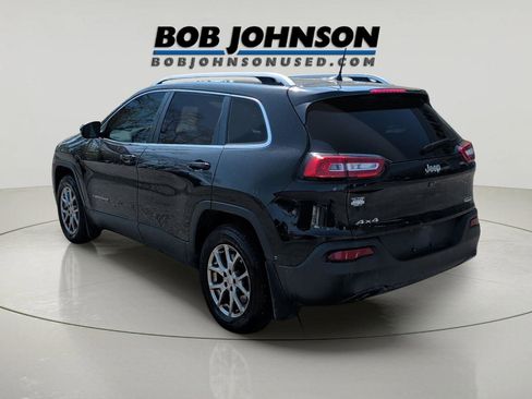 Used 2018 Jeep Cherokee Latitude Plus w/ Cold Weather Group AWD/4WD image 5