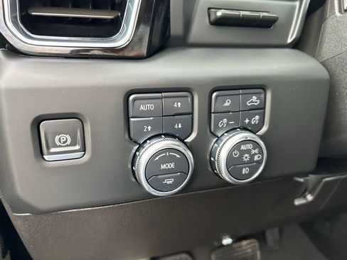 Used 2024 GMC Sierra 3500 Denali Ultimate AWD/4WD image 31