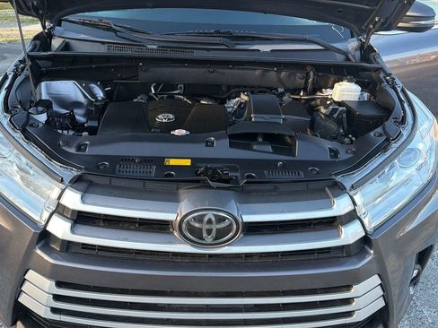 Used 2019 Toyota Highlander XLE image 29