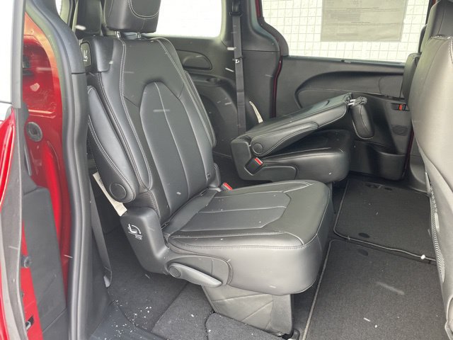 New 2026 Chrysler Pacifica Select AWD/4WD image 17