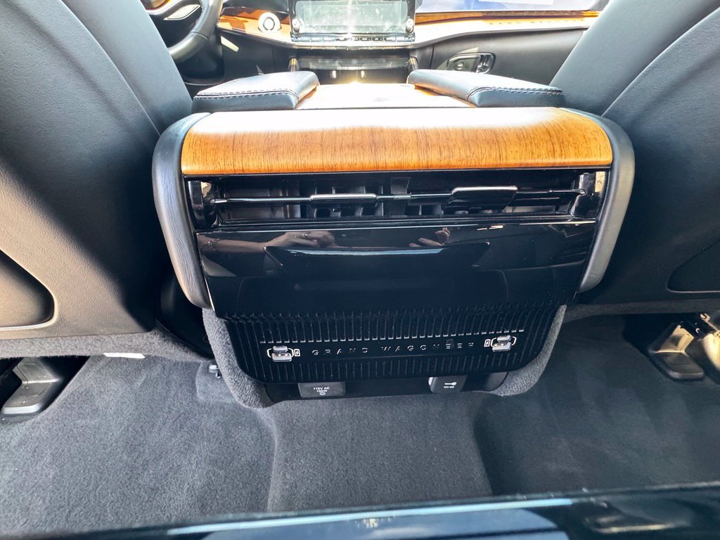 Used 2022 Jeep Grand Wagoneer Series III w/ Rear-Seat Entertainment Group AWD/4WD image 37