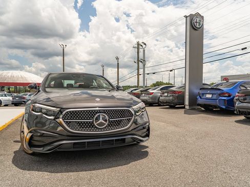 Used 2024 Mercedes-Benz E 450 4MATIC Sedan w/ Airmatic Package image 11