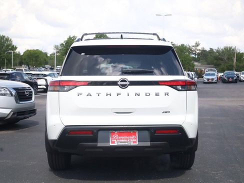 New 2026 Nissan Pathfinder SV w/ SV Premium Package AWD/4WD image 5