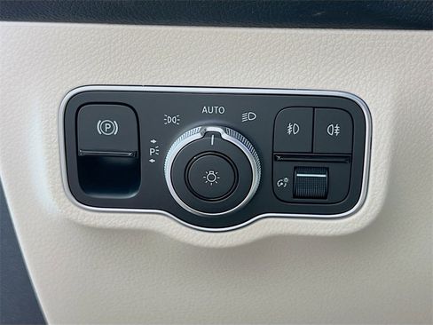 New 2025 Mercedes-Benz GLB 250 4MATIC image 10