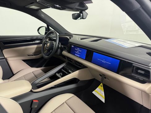 New 2026 Porsche Macan 4 Electric image 15