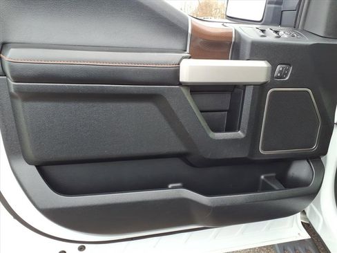 Used 2018 Ford F150 Raptor w/ Equipment Group 802A Luxury image 11