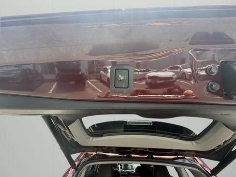 Used 2019 Toyota Highlander XLE AWD/4WD image 32