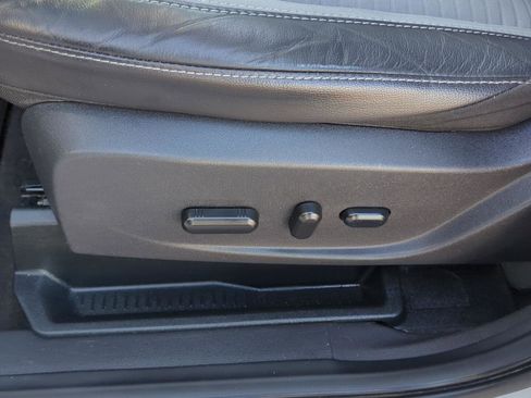 Used 2017 Ford Escape SE w/ SE Sport Appearance Package image 12