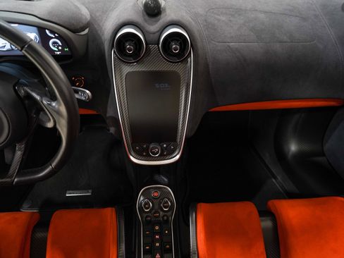 Used 2020 McLaren 600LT Spider RWD image 13