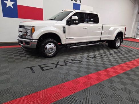 Used 2019 Ford F350 Lariat w/ Lariat Ultimate Package AWD/4WD image 3