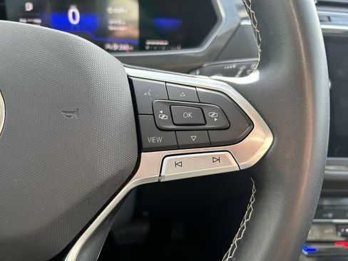 Used 2022 Volkswagen Tiguan SE image 17