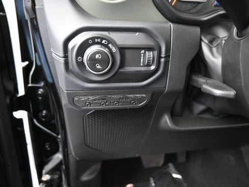 Used 2026 Jeep Gladiator Mojave AWD/4WD image 12