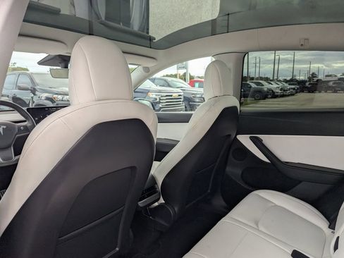 Used 2022 Tesla Model Y Performance image 19
