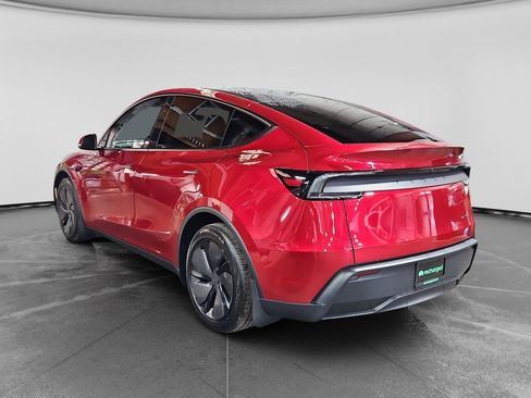 Used 2026 Tesla Model Y Long Range AWD/4WD image 2