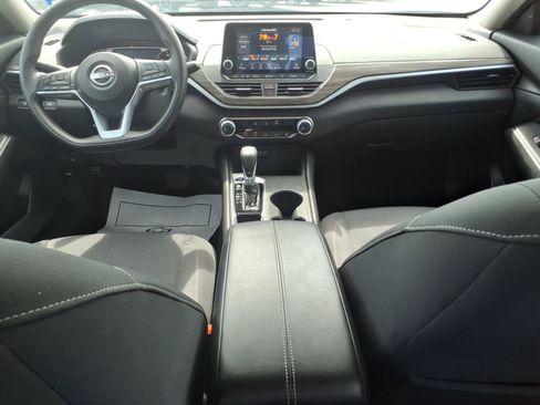 Used 2025 Nissan Altima 2.5 SV FWD image 14