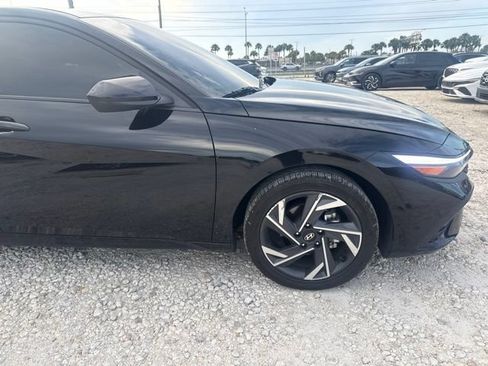 Used 2025 Hyundai Elantra Sport FWD image 4