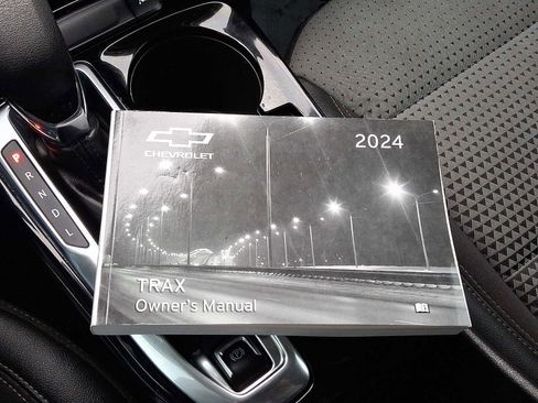 Certified 2024 Chevrolet Trax LT w/ Driver Confidence Package image 25