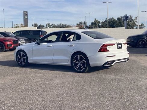 Used 2019 Volvo S60 T5 R-Design image 9