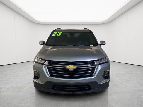 Used 2023 Chevrolet Traverse LT FWD image 2