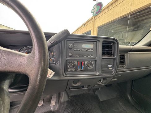 Used 2007 Chevrolet Silverado 2500 W/T w/ Heavy-Duty Power Package image 32