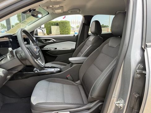 Certified 2025 Chevrolet Trax LT w/ Driver Confidence Package FWD image 23
