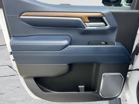 Used 2023 Chevrolet Silverado 1500 High Country w/ Z71 Off-Road Package image 23