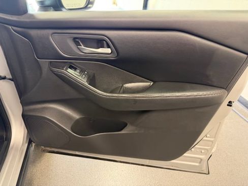 Used 2025 Nissan Rogue SV AWD/4WD image 34