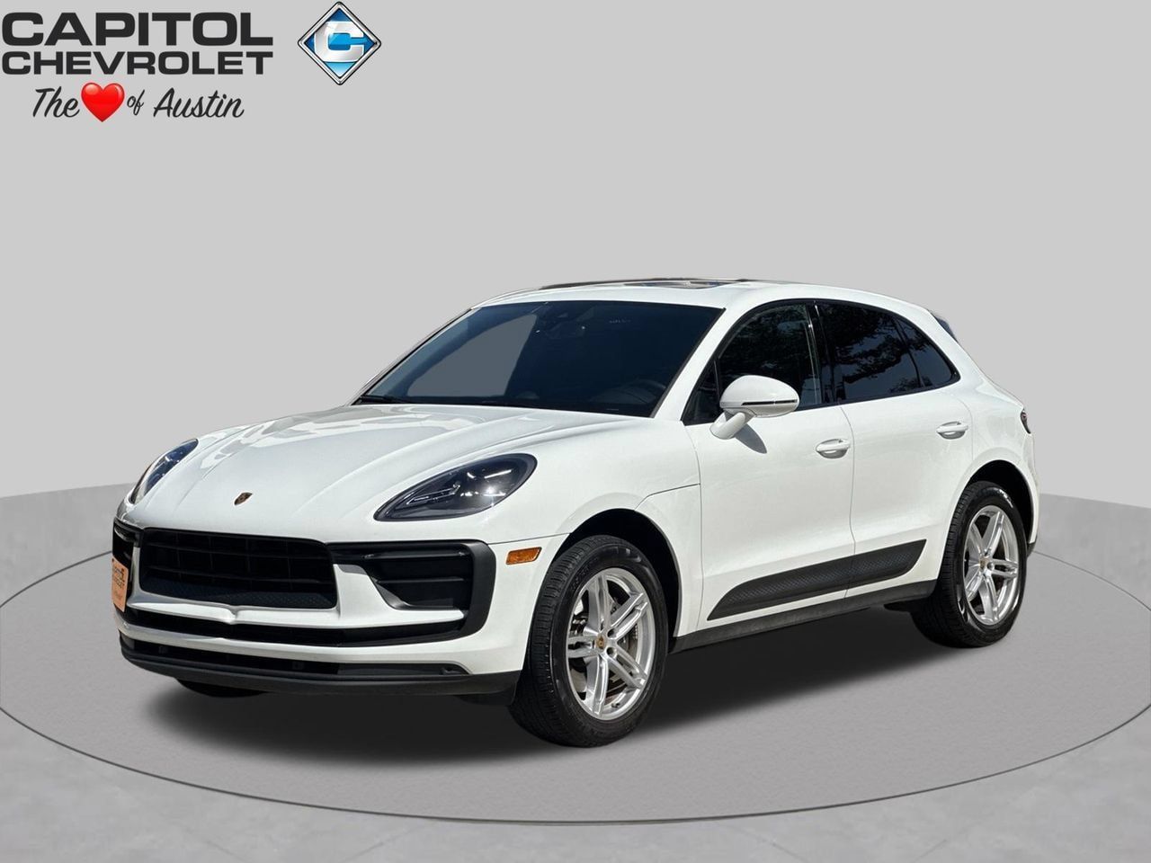 Used 2022 Porsche Macan AWD/4WD image 1