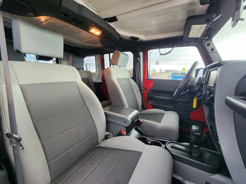 Used 2010 Jeep Wrangler Unlimited Rubicon w/ Trailer Tow Group image 37