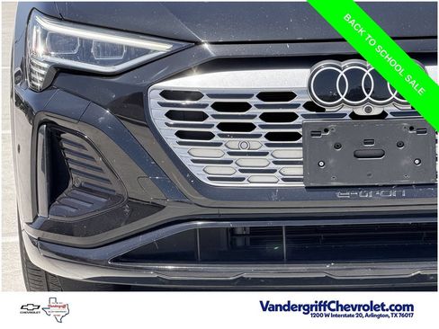 Used 2024 Audi Q8 e-tron Premium Plus AWD/4WD image 3