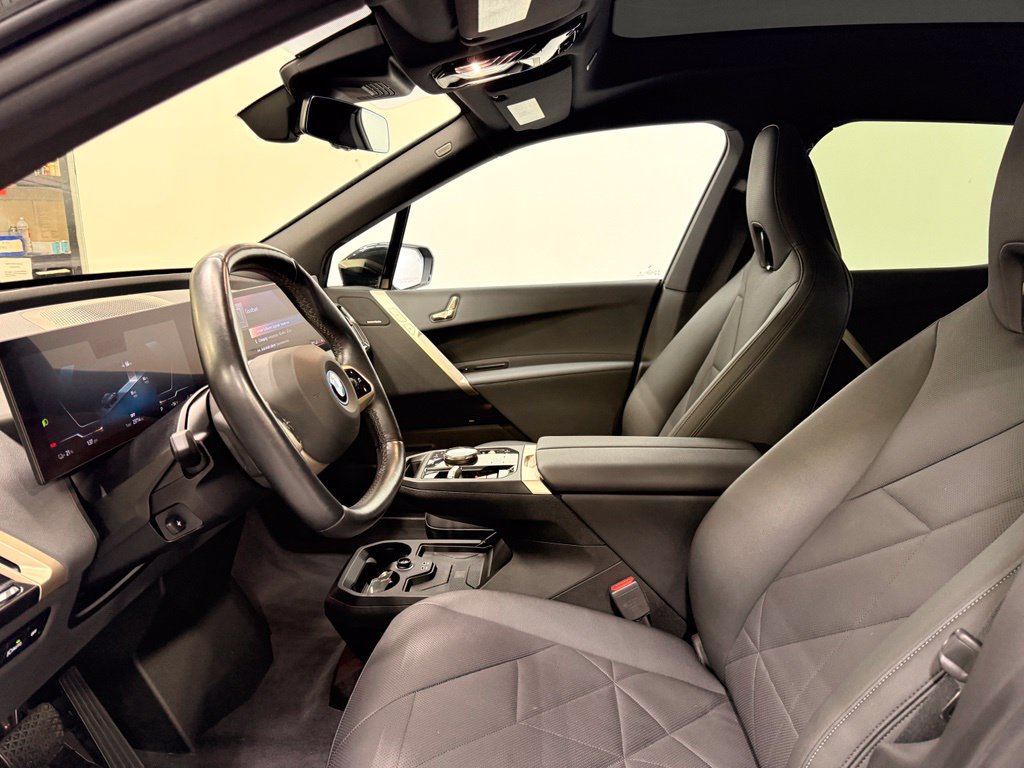Used 2024 BMW iX xDrive50 w/ Sport Package AWD/4WD image 12
