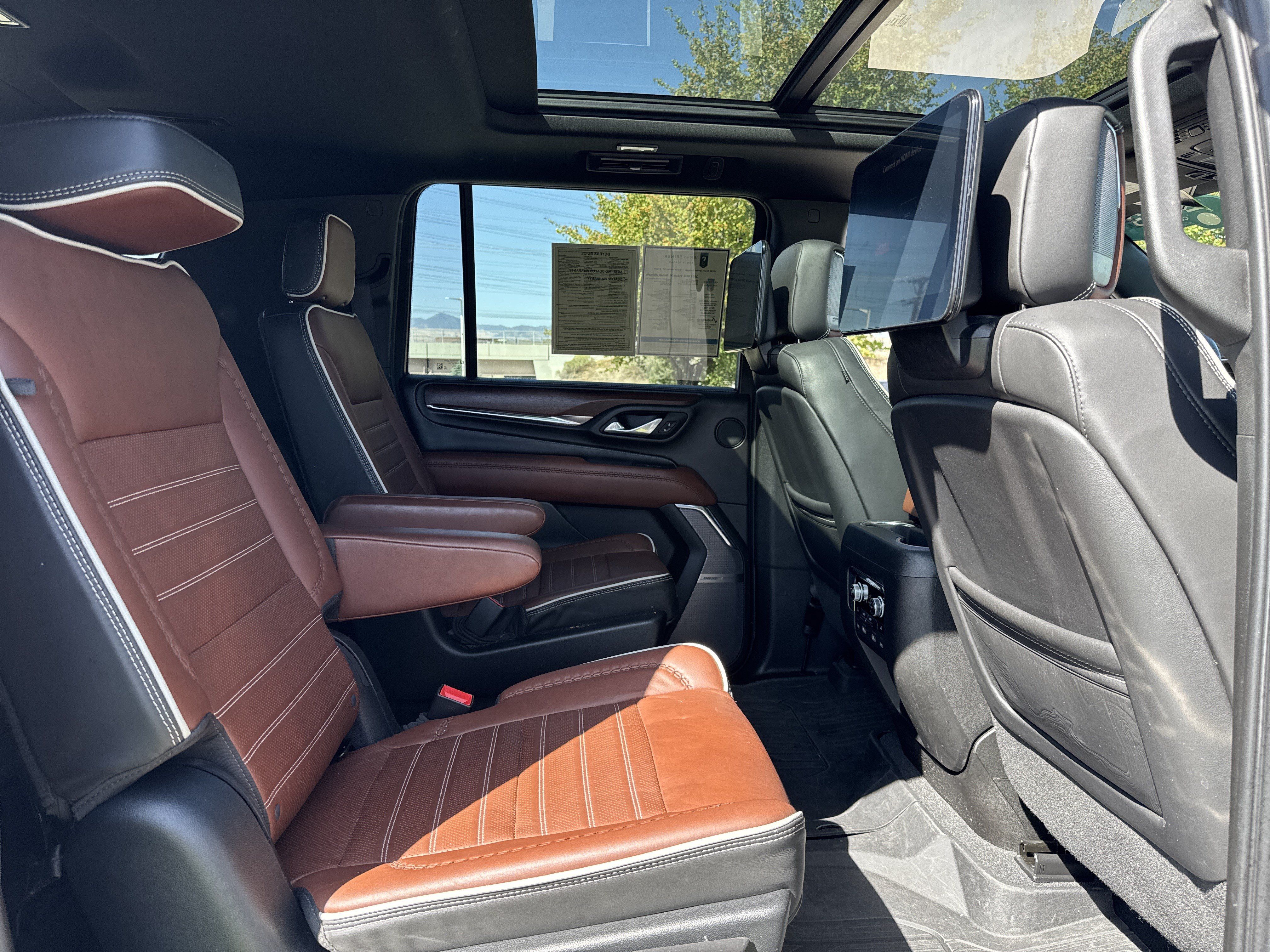 Used 2023 GMC Yukon XL Denali Ultimate AWD/4WD image 24