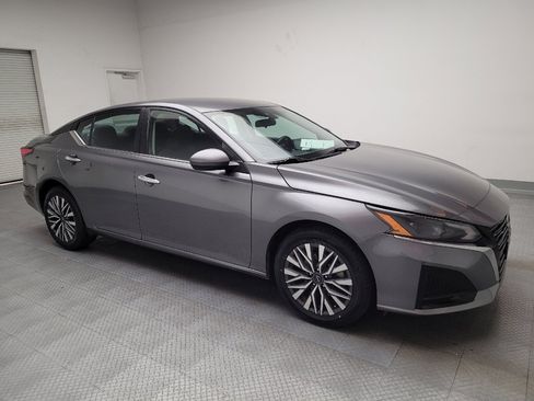 Used 2023 Nissan Altima 2.5 SV image 11