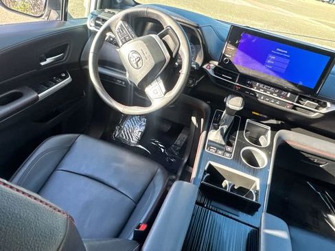 Certified 2025 Toyota Sienna XSE image 30