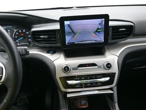 Used 2024 Ford Explorer XLT image 21