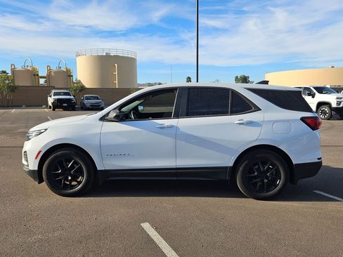 Used 2022 Chevrolet Equinox LS w/ LS Convenience Package image 2