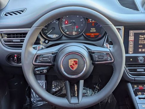 Certified 2025 Porsche Macan AWD/4WD image 16