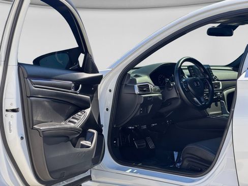 Used 2019 Honda Accord Sport image 8