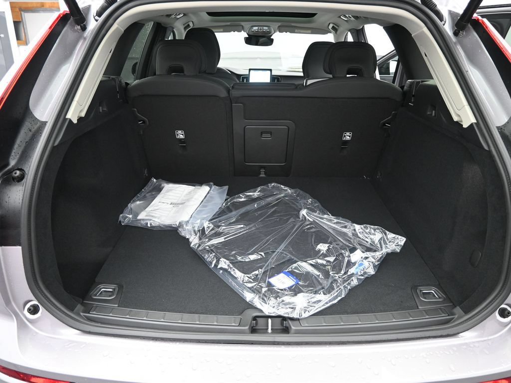 Used 2026 Volvo XC60 B5 Core w/ Climate Package AWD/4WD image 30