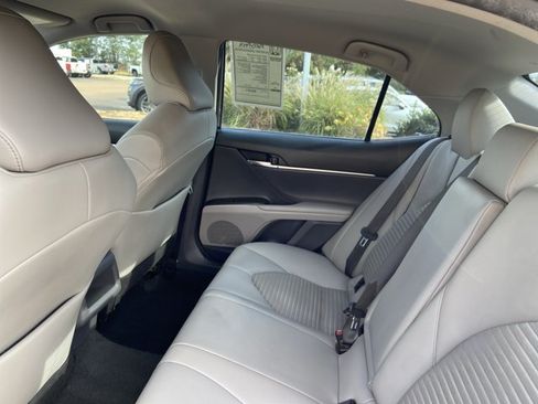 Used 2022 Toyota Camry SE FWD image 19