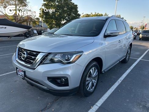 Used 2020 Nissan Pathfinder SV image 1