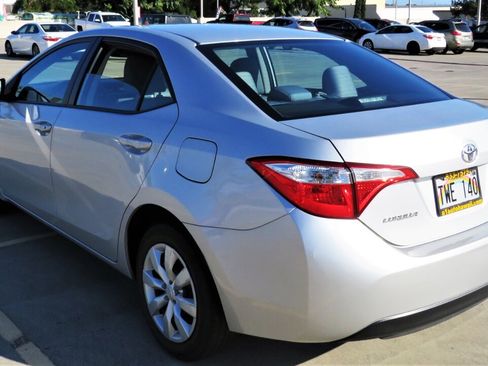 Used 2016 Toyota Corolla LE FWD image 3