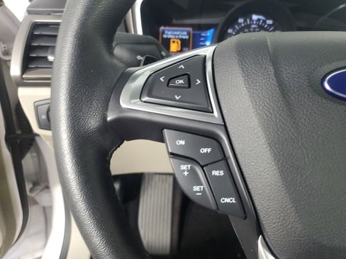 Used 2017 Ford Fusion SE w/ Fusion SE Technology Package image 25