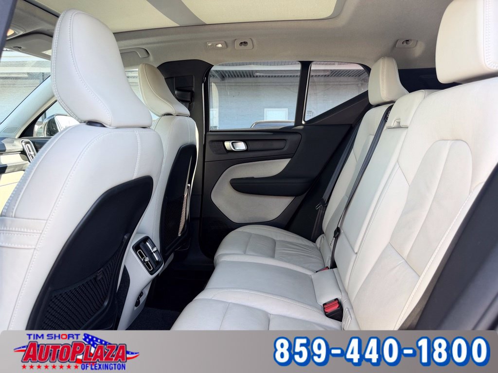 Used 2023 Volvo XC40 B4 Ultimate FWD image 31