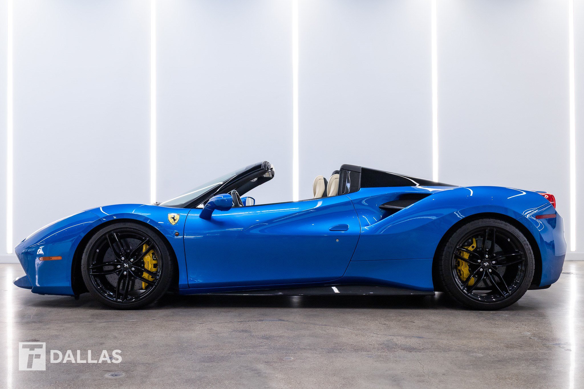 Used 2017 Ferrari 488 Spider RWD image 1