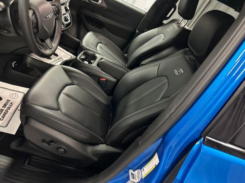 New 2026 Chrysler Pacifica Select w/ S Appearance Package image 10
