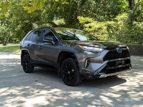 Used 2024 Toyota RAV4 XSE AWD/4WD image 2