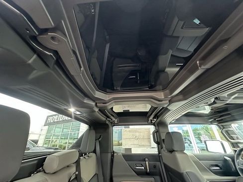 New 2025 GMC Hummer EV 2X image 30