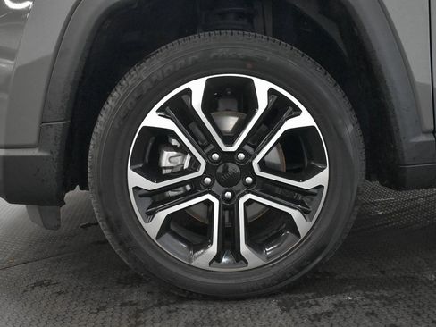 Used 2022 Jeep Compass Limited image 9