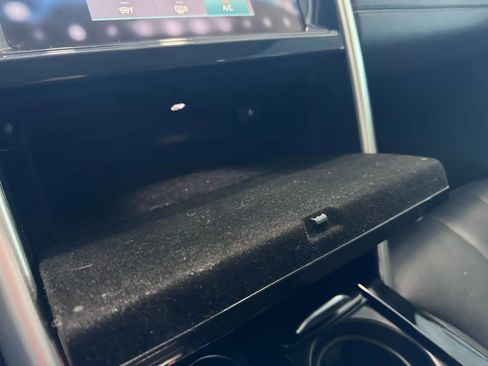 Used 2019 Land Rover Discovery HSE image 31